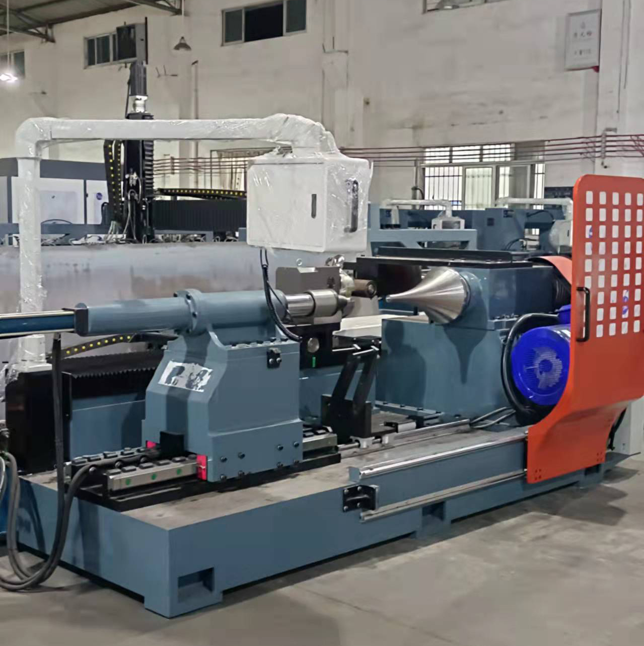 自(zi)動旋壓(ya)機 600型長(zhang)錐筒數(shu)控旋壓(yā)成型